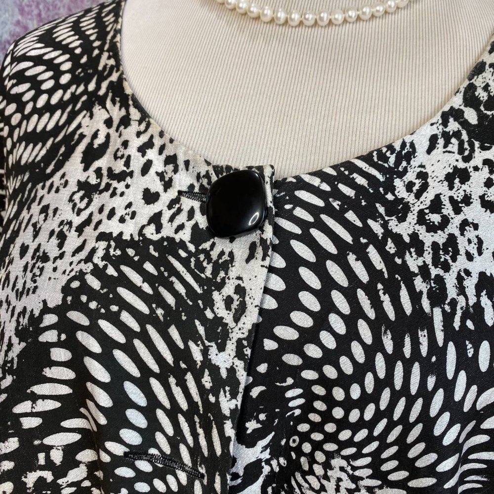 ๐Maggie Barnes Stylish one Button Jacket - Picture 6 of 14